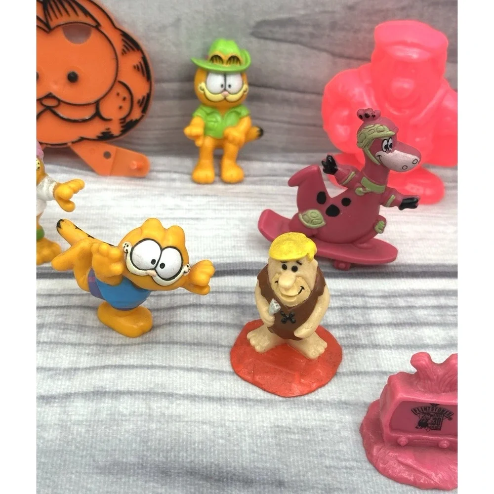 VINTAGE FIGURES/ TOYS - SESAME STREET GARFIELD FLINSTONES CABBAGE PATCH KID   *5